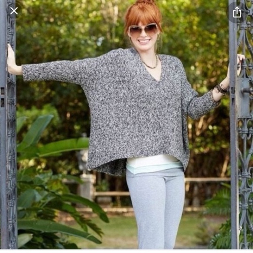 Matilda Jane. Marvelous Marled Vee Sweater. Black/White/Gray Marl. Small.